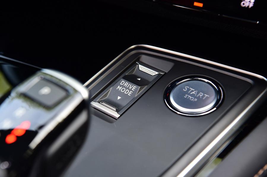 Детали интерьера Peugeot 508 SW GT Line 2019 года  (UK) (фото 13 из 25)